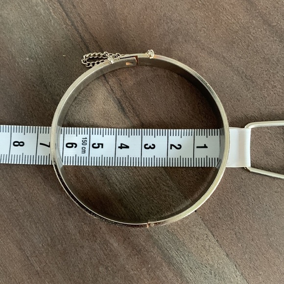 𝅺Metal Hinged Bracelet with Safety Chain - Picture 9 of 11